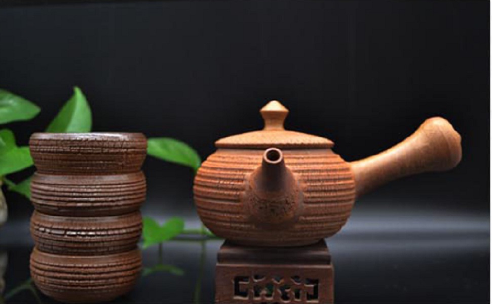 定瓷茶器：擺放在茶臺(tái)上的大宋定窯手工裂變壺，重溫唐風(fēng)，再現(xiàn)歷史的美妙感